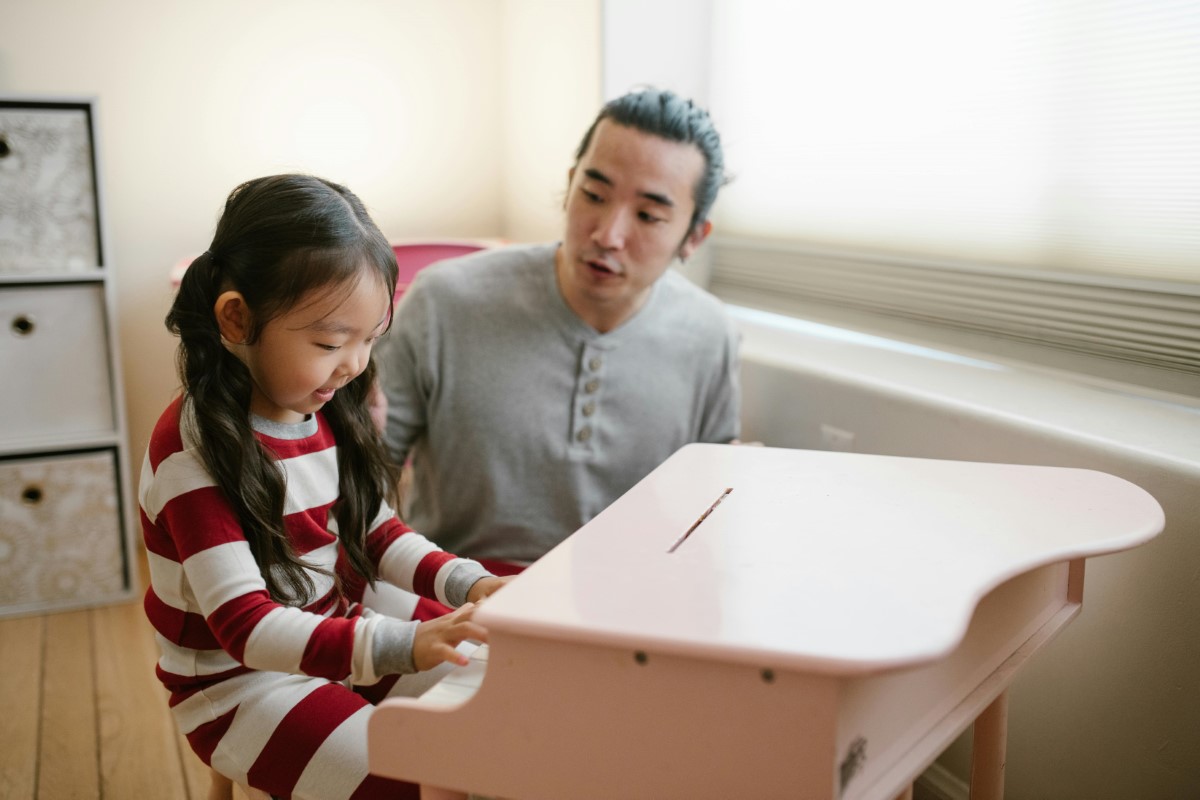 Dạy bé 0–2 tuổi nhận biết và bộc lộ cảm xúc